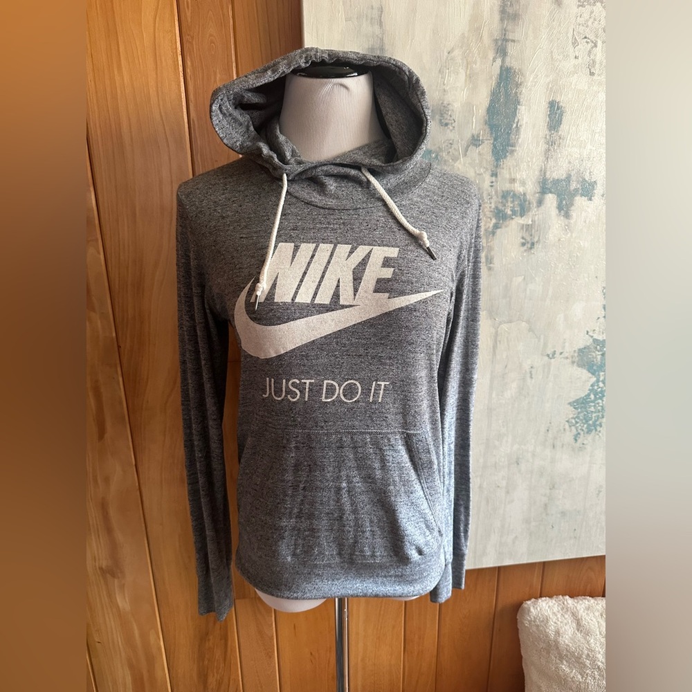 Nike Heather Gray Hoodie with Logo. Women’s Medium. Front pocket! Cute!